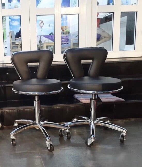 ghe-spa-co-tua-lung-tam-giac-gia-re