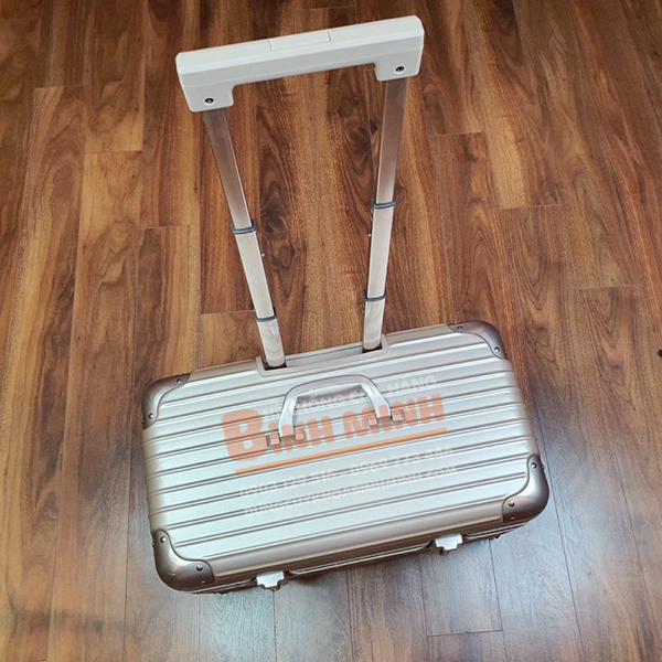 may-triet-long-vali-chinh-hang